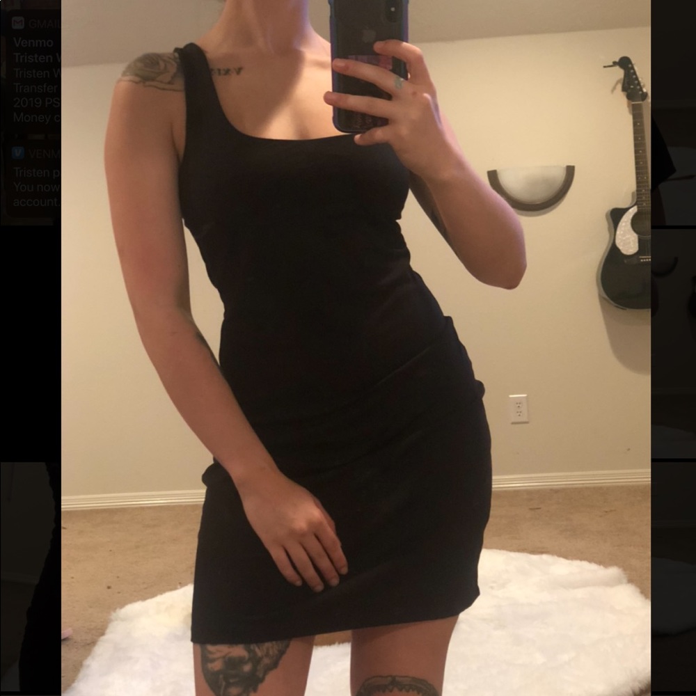 Basic little black dress (Susana Monaco)